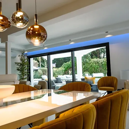 Beach-side 5 Bedroom * Εστεπόνα