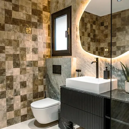 Beach-side 5 Bedroom * Εστεπόνα