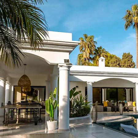 Beach-side 5 Bedroom * Estepona