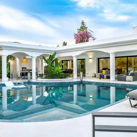 Beach-side 5 Bedroom Βίλα