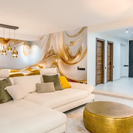 Beach-side 5 Bedroom Βίλα
