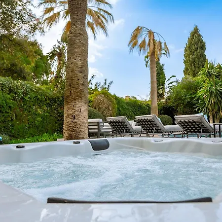 Beach-side 5 Bedroom Estepona